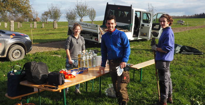 Helfer bei der Pflanzaktion © philiptaxboeck